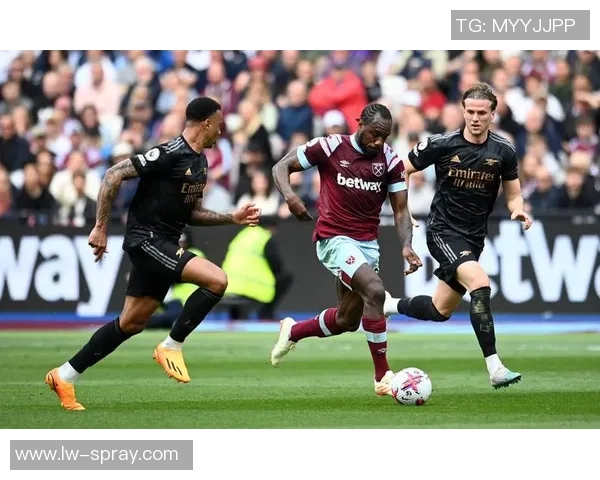 2017年足球转会市场回顾与分析各大俱乐部的引援策略与影响